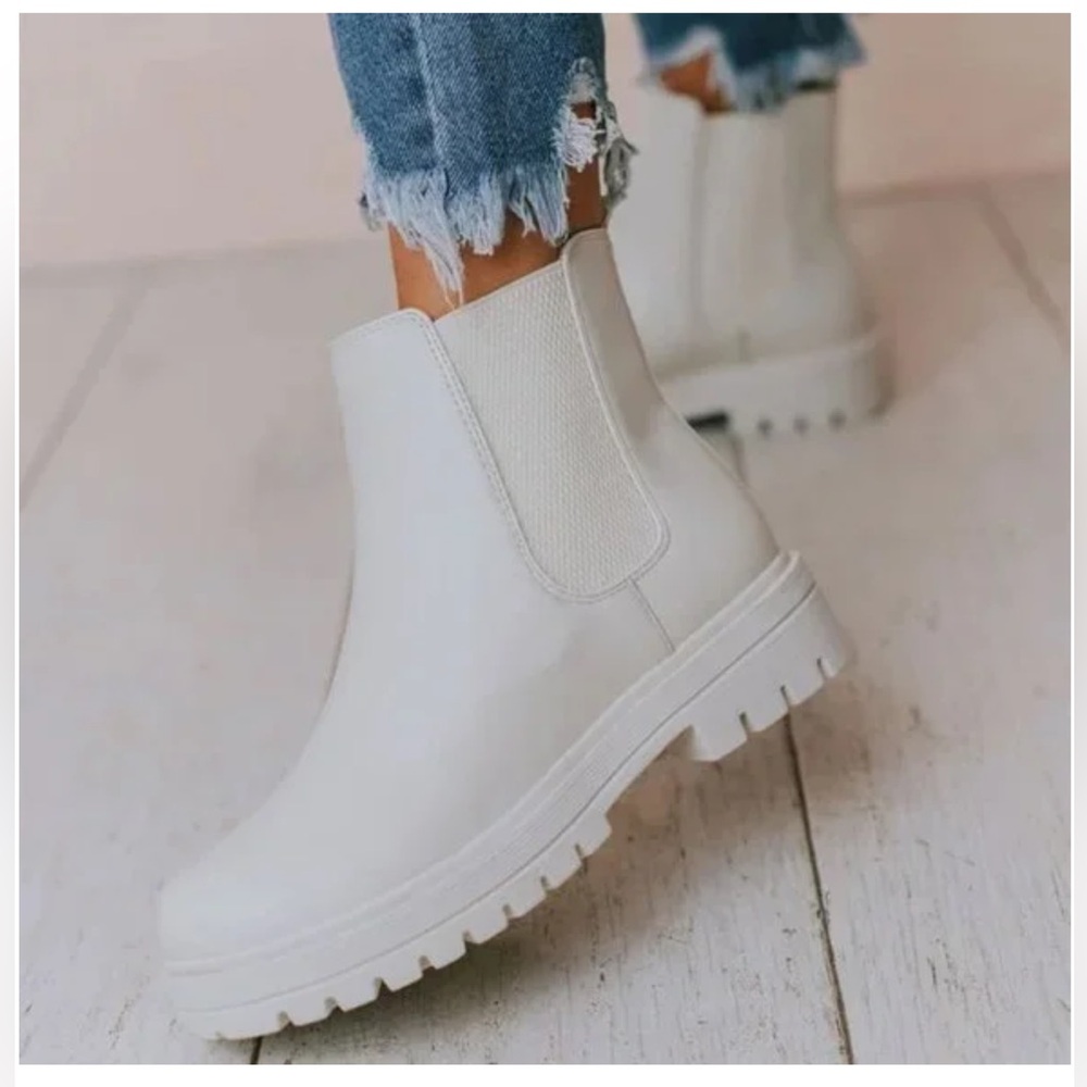 Bone Pull-On Chelsea Booties Ankle Boots Block Heel Lug Platform Round Toe